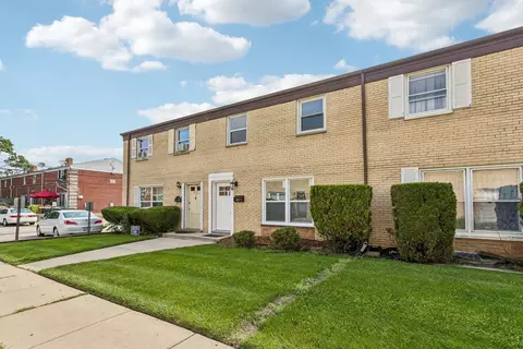 Other - 852 Colonial Dr #E, Wheeling, IL 60090 photo 2 of 9
