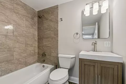 Bath - 852 Colonial Dr #E, Wheeling, IL 60090 photo 2 of 3