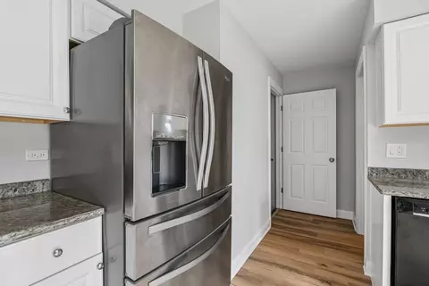 Entry Way - 852 Colonial Dr #E, Wheeling, IL 60090 photo 1 of 5