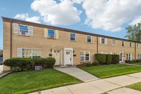 Other - 852 Colonial Dr #E, Wheeling, IL 60090 photo 1 of 9