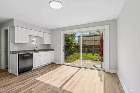 Kitchen - 852 Colonial Dr #E, Wheeling, IL 60090 photo 1 of 4