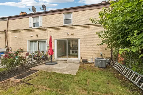 Exterior - 852 Colonial Dr #E, Wheeling, IL 60090 photo 3 of 4