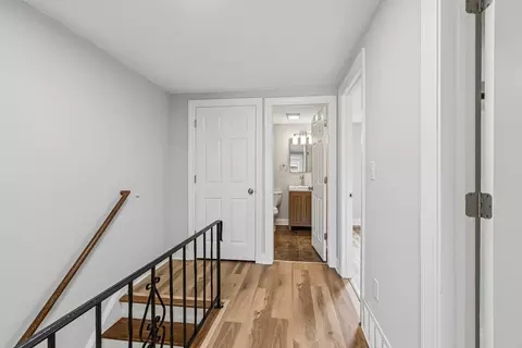Entry Way - 852 Colonial Dr #E, Wheeling, IL 60090 photo 4 of 5