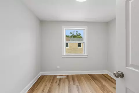 Bedroom - 852 Colonial Dr #E, Wheeling, IL 60090 photo 1 of 5