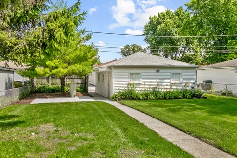 Exterior - 9516 Jackson Ave, Brookfield, IL 60513 photo 3 of 5