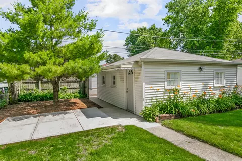 Exterior - 9516 Jackson Ave, Brookfield, IL 60513 photo 4 of 5