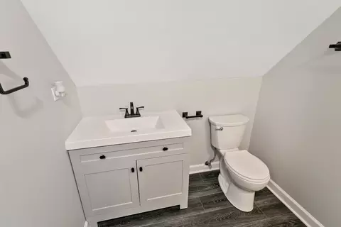 Bath - 9516 Jackson Ave, Brookfield, IL 60513 photo 2 of 3