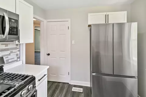Kitchen - 9516 Jackson Ave, Brookfield, IL 60513 photo 2 of 3