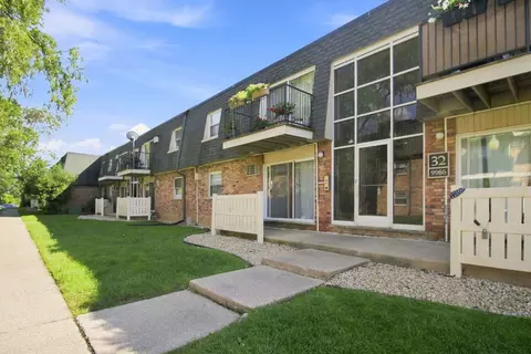 9986 S 84th Ter #103, Palos Hills, IL 60465