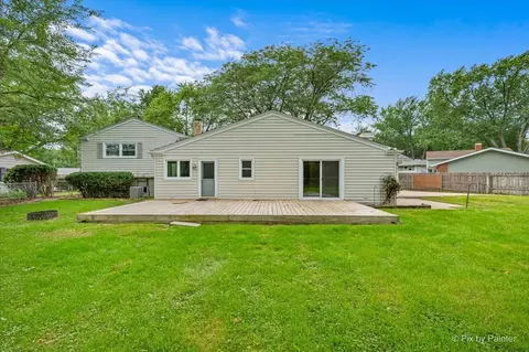 Exterior - 132 Scott Dr, East Dundee, IL 60118 photo 6 of 10