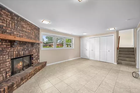 Living - 132 Scott Dr, East Dundee, IL 60118 photo 7 of 8