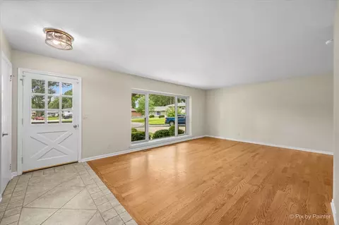 Living - 132 Scott Dr, East Dundee, IL 60118 photo 1 of 8