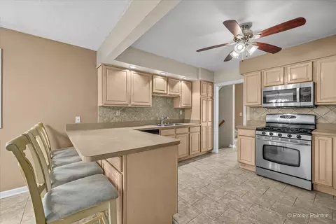 Kitchen - 132 Scott Dr, East Dundee, IL 60118 photo 1 of 2