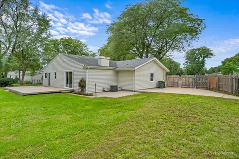 Exterior - 132 Scott Dr, East Dundee, IL 60118 photo 5 of 10