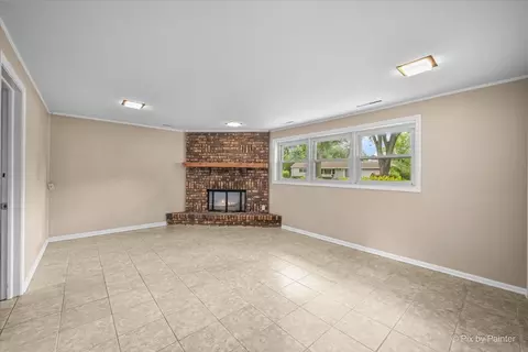 Living - 132 Scott Dr, East Dundee, IL 60118 photo 8 of 8