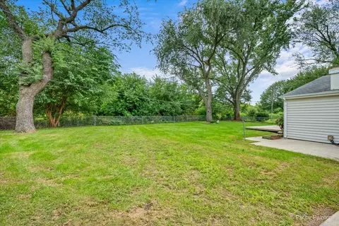 Exterior - 132 Scott Dr, East Dundee, IL 60118 photo 7 of 10