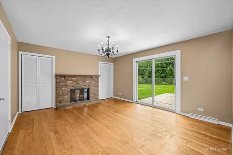 Living - 132 Scott Dr, East Dundee, IL 60118 photo 5 of 8