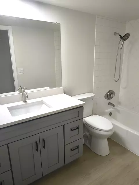 Bath - Undisclosed, Mount Prospect, IL 60056 photo 1 of 1