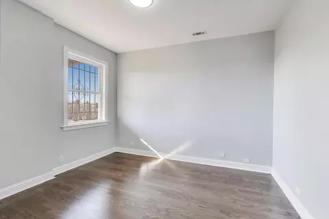 Bedroom - 313 E 60th St #4, Chicago, IL 60637 photo 6 of 14