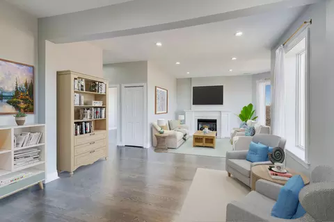 Living - 313 E 60th St #4, Chicago, IL 60637 photo 1 of 8