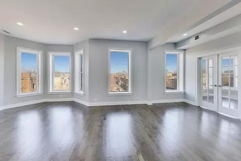 Living - 313 E 60th St #4, Chicago, IL 60637 photo 5 of 8