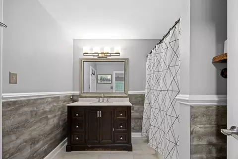 Bath - 1303 Idabright Dr, Plainfield, IL 60586 photo 2 of 4