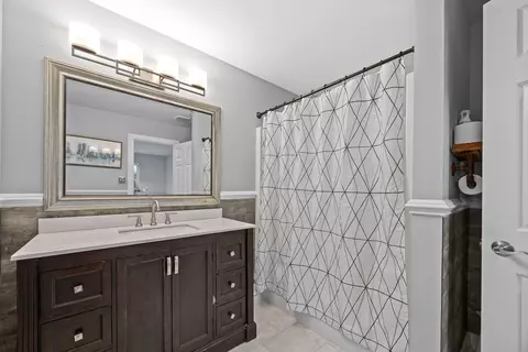 Bath - 1303 Idabright Dr, Plainfield, IL 60586 photo 3 of 4