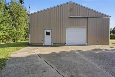 Exterior - 7919 E 1425 North Rd N, Bloomington, IL 61705 photo 8 of 9