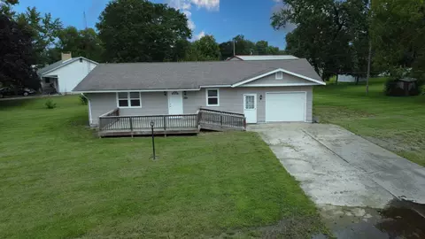 202 N Madison St, Watseka, IL 60970