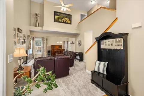 Entry Way - 1716 Kingtree Dr, Morris, IL 60450 photo 3 of 5