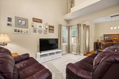 Living - 1716 Kingtree Dr, Morris, IL 60450 photo 1 of 4