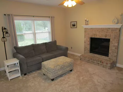Living - 1716 Kingtree Dr, Morris, IL 60450 photo 2 of 3
