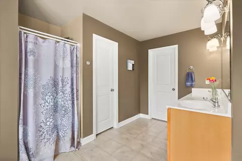 Bath - 1716 Kingtree Dr, Morris, IL 60450 photo 3 of 6