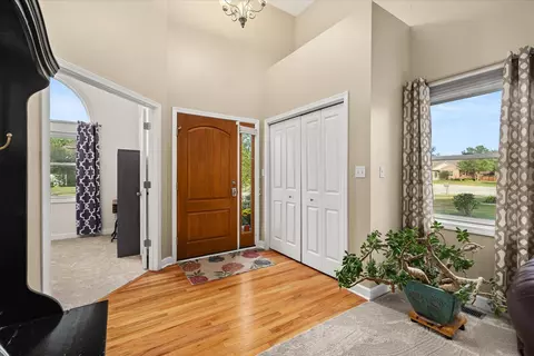 Entry Way - 1716 Kingtree Dr, Morris, IL 60450 photo 2 of 5