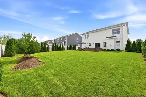 Exterior - 322 Longview Dr, Elgin, IL 60124 photo 7 of 8