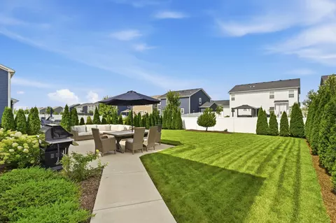 Exterior - 322 Longview Dr, Elgin, IL 60124 photo 8 of 8