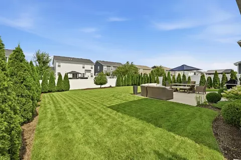 Exterior - 322 Longview Dr, Elgin, IL 60124 photo 5 of 8