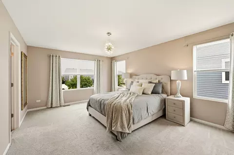 Bedroom - 322 Longview Dr, Elgin, IL 60124 photo 1 of 6