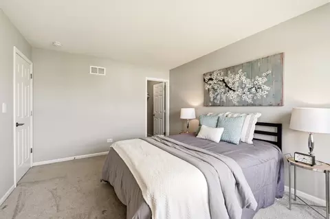 Bedroom - 322 Longview Dr, Elgin, IL 60124 photo 4 of 6