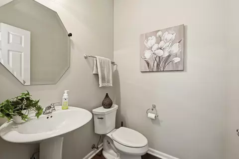 Bath - 322 Longview Dr, Elgin, IL 60124 photo 1 of 3