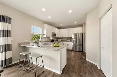 Kitchen - 322 Longview Dr, Elgin, IL 60124 photo 3 of 4