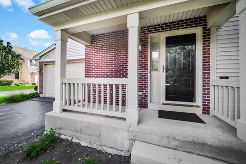 Exterior - 2451 Stonegate Rd, Algonquin, IL 60102 photo 3 of 7