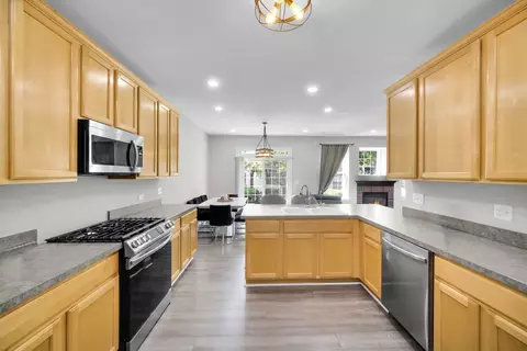 Kitchen - 2451 Stonegate Rd, Algonquin, IL 60102 photo 4 of 4