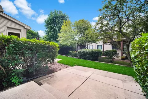 Exterior - 2451 Stonegate Rd, Algonquin, IL 60102 photo 4 of 7