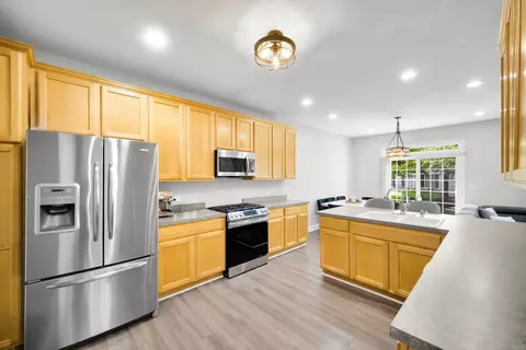 Kitchen - 2451 Stonegate Rd, Algonquin, IL 60102 photo 2 of 4