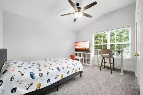 Bedroom - 2451 Stonegate Rd, Algonquin, IL 60102 photo 2 of 3