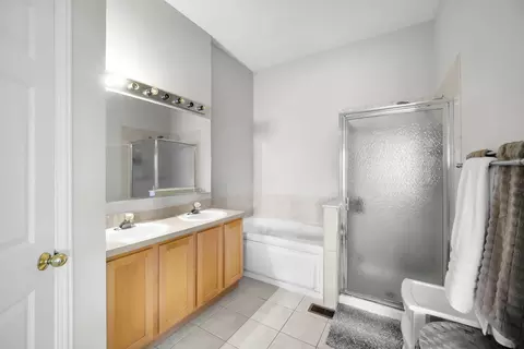 Bath - 2451 Stonegate Rd, Algonquin, IL 60102 photo 2 of 3