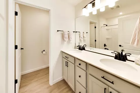 Bath - 4291 Wanderlust Dr, Algonquin, IL 60102 photo 4 of 5