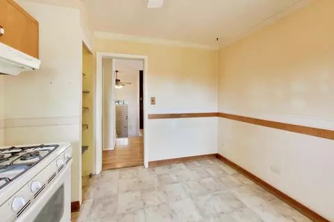 Kitchen - 41 Redwood Trl, Wheeling, IL 60090 photo 3 of 3