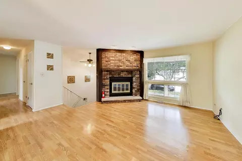 Living - 41 Redwood Trl, Wheeling, IL 60090 photo 1 of 4